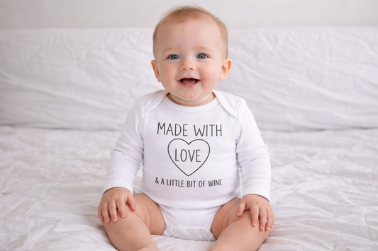 Bedrukte Body: Made with love & a little bit of wine
