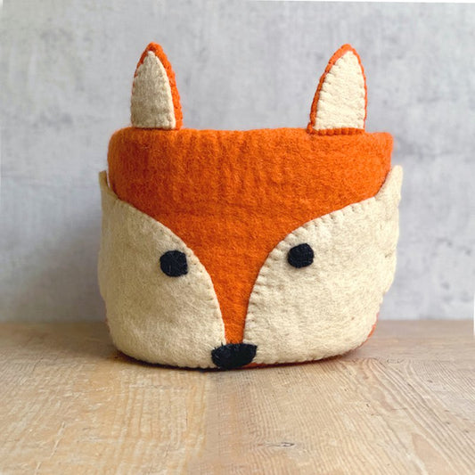 Schattig mandje van een vos in oranje tinten. Heel leuk voor bijvoorbeeld babysokjes of speelgoedjes.