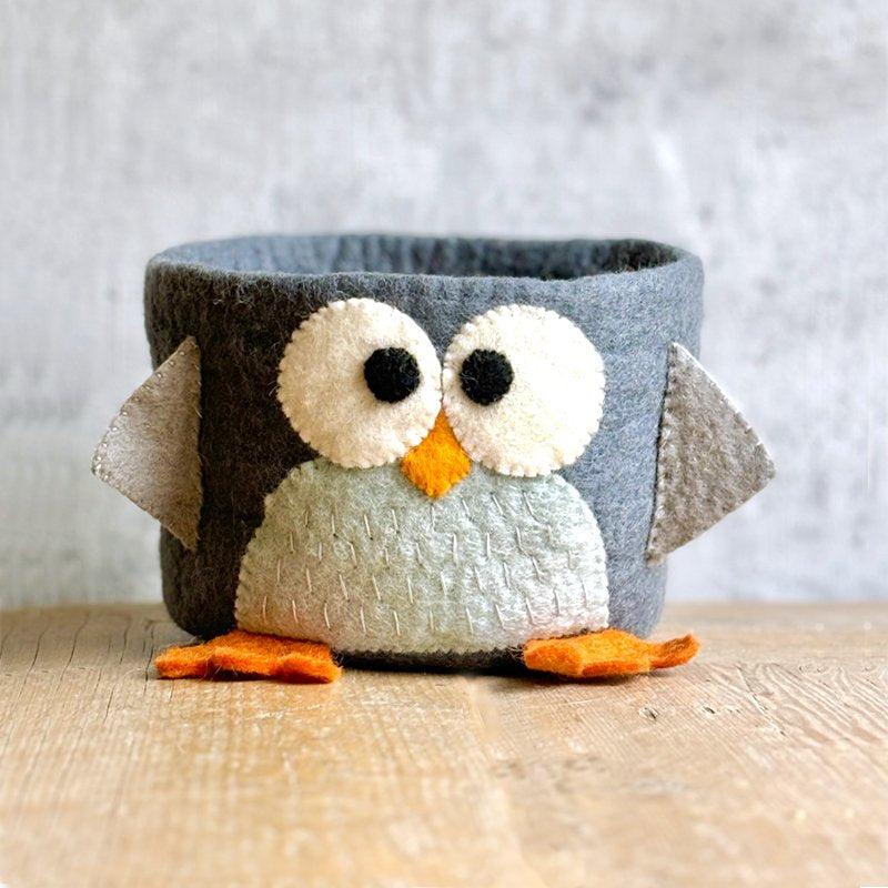 Schattig mandje van een Uil in blauw en grijs tinten. Heel leuk voor bijvoorbeeld babysokjes of speelgoedjes.