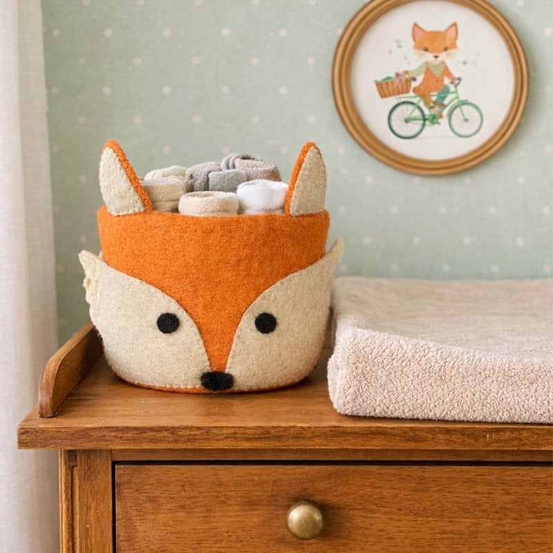 Schattig mandje van een vos in oranje tinten. Heel leuk voor bijvoorbeeld babysokjes of speelgoedjes.