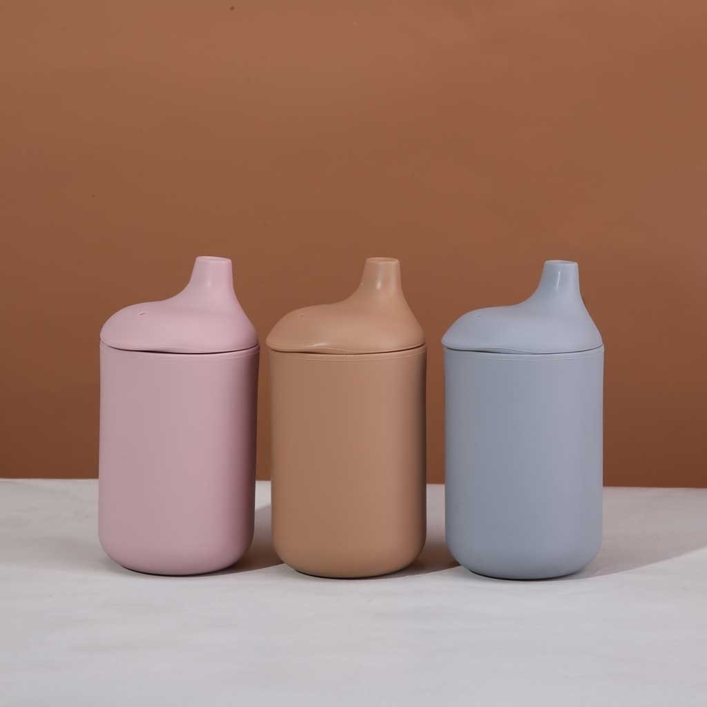 Petú Petú Ivy Siliconen Beker  – Baby Drinkbeker – BPA-vrij – Oefenbeker Peuter – 175 ml – Roze, Beige of Blauw(WEB ONLY)