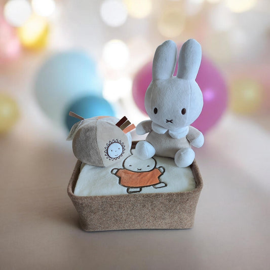 Nijntje Baby Cadeaupakket – Knuffel, Activiteitenbal & Deken