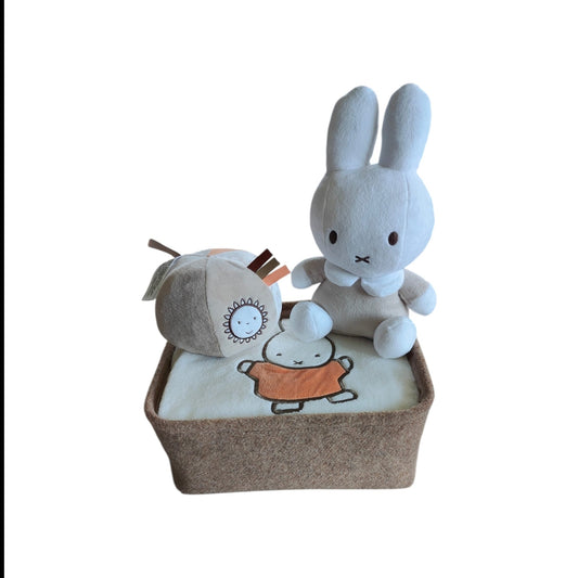 Nijntje Baby Cadeaupakket – Knuffel, Activiteitenbal & Deken
