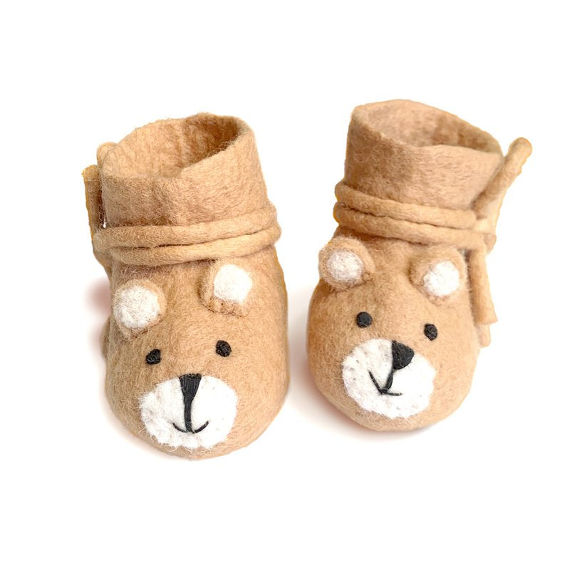 Babyslofjes Beer – Vilten Babyschoentjes – Fairmade – Unisex – Maat 9 cm – Licht bruin
